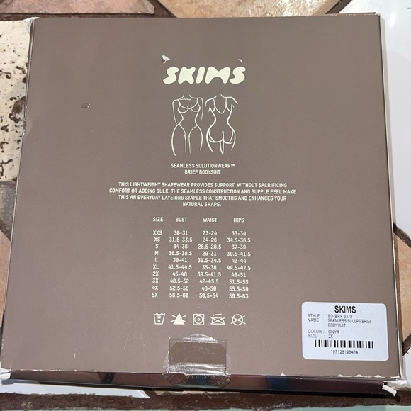 SKIMS seamless sculpt brief bodysuit - Picture 2 of 3